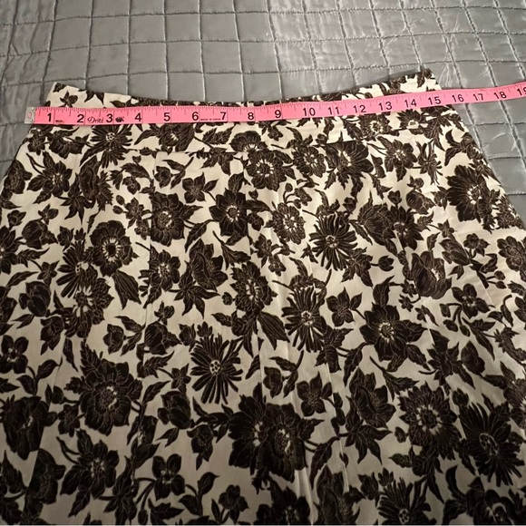 Ann Taylor size 4 brown and cream skirt - Picture 6 of 7
